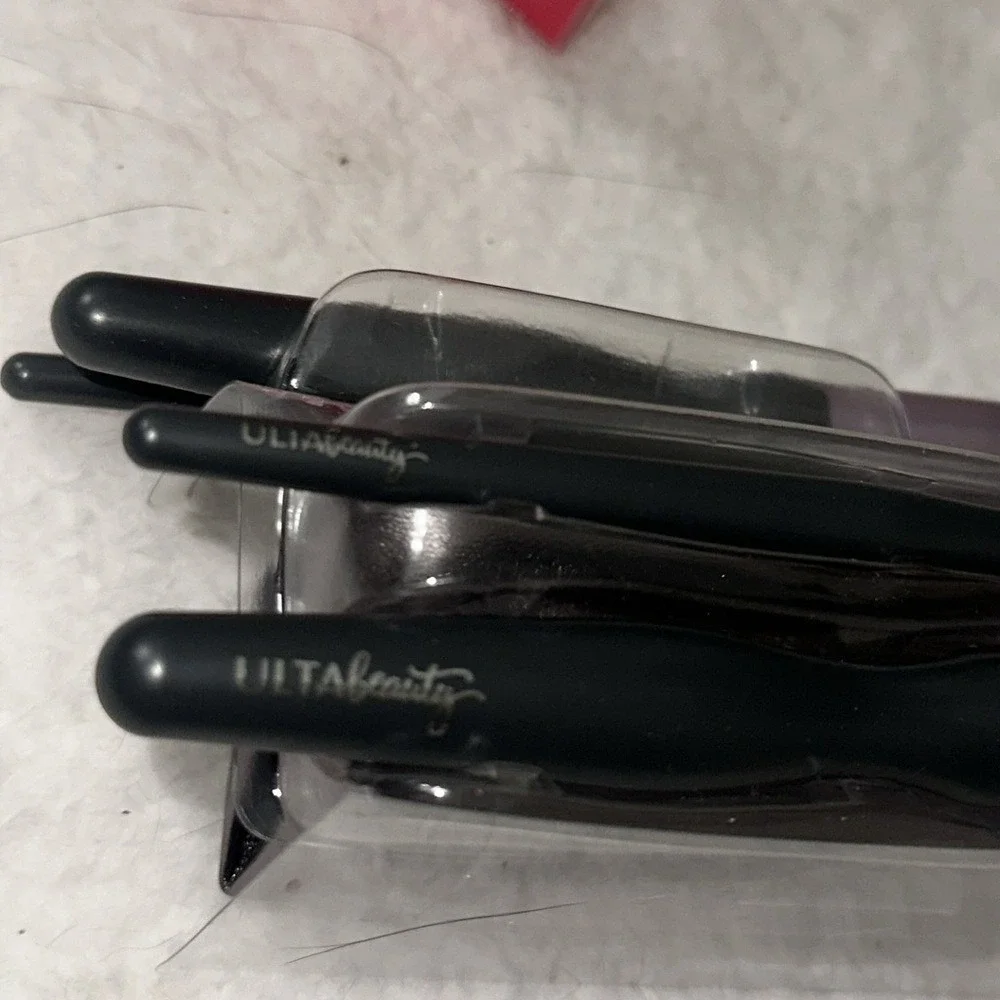 Ulta Beauty Flawless Face & Eye 4 Piece Makeup Brush Kit with Travel Case Purple